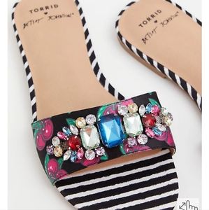 BETSEY JOHNSON BLACK FAUX JEWEL SLIDE SANDAL (WW) Sz 11